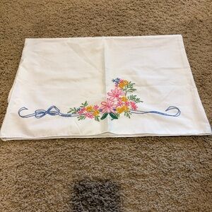 VTG Floral Embroidered Pillowcase 19x28 Flowers MINT